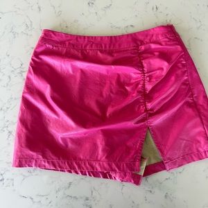 victoria and sophia pleather skirt- size m-color pink